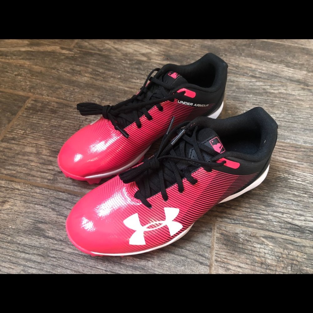 UNDER ARMOUR LEADOFF LOW RM GIRLS' SOFTBALL CLEATS - Size 5.5Y
